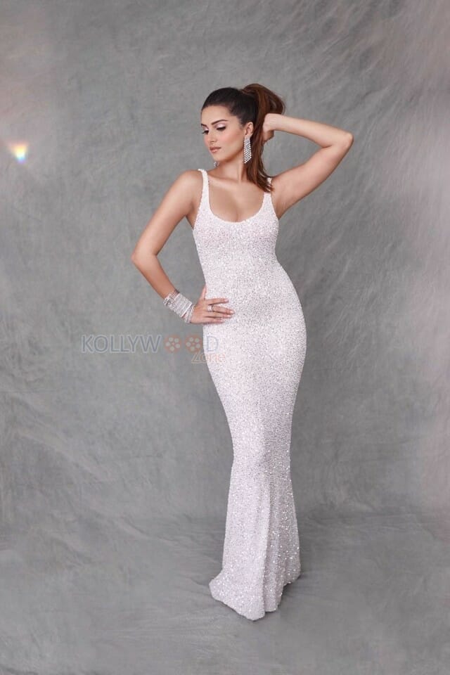 Tara Sutaria in a Long White Gown Photo 01