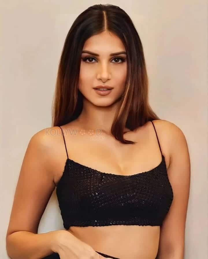 Tara Sutaria in a Sexy Black Crop Top Photo 01