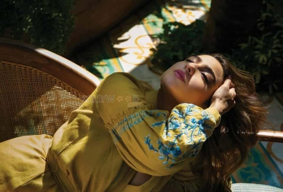 Teasing Sara Ali Khan Photoshoot Photos 01