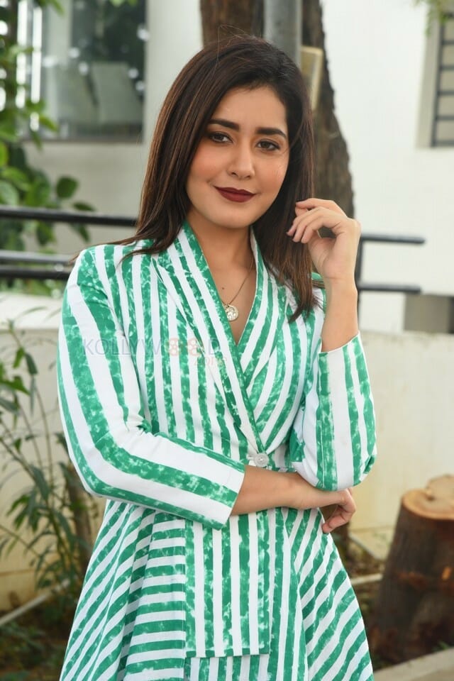 Telugu Actress Raashi Khanna Interview Pictures