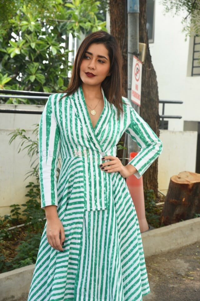 Telugu Actress Raashi Khanna Interview Pictures