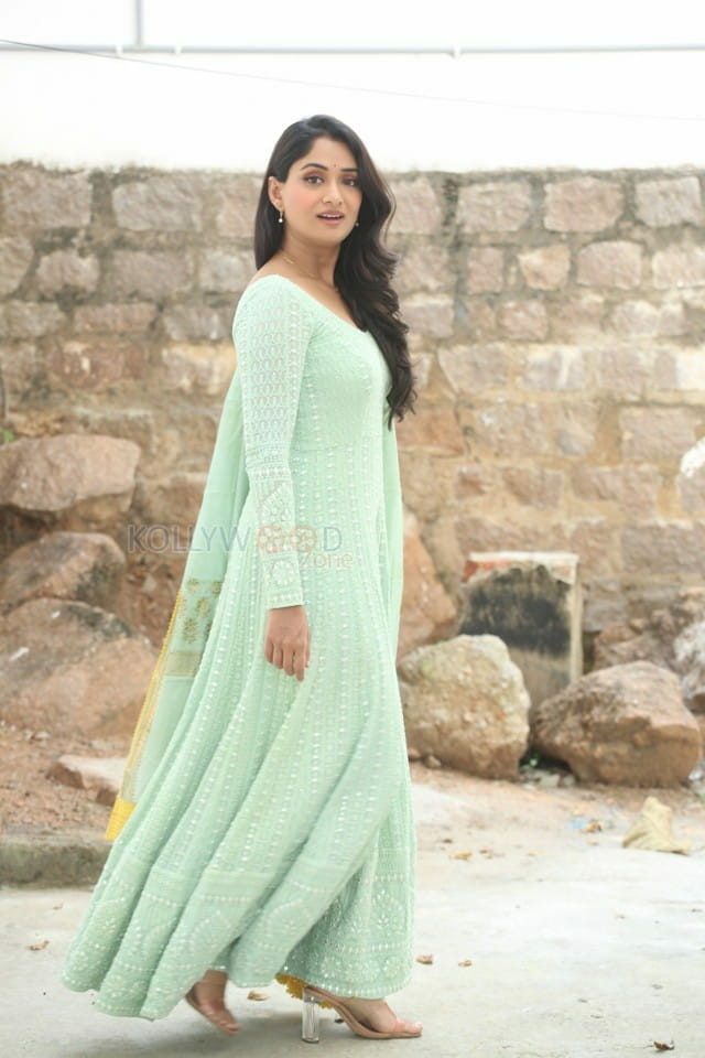 Telugu Actress Sandhya Raju at Natyam Movie Interview Pictures 47