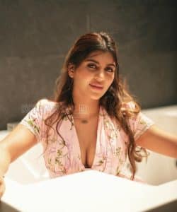 Yashika Aannand (Yaashika Aanand)
