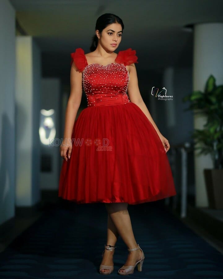 Thalaivi Movie Actress Poorna Photoshoot Stills