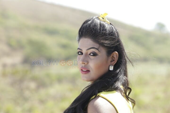 Thiraikku Varadha Kadhai Movie Heroine Iniya Pictures