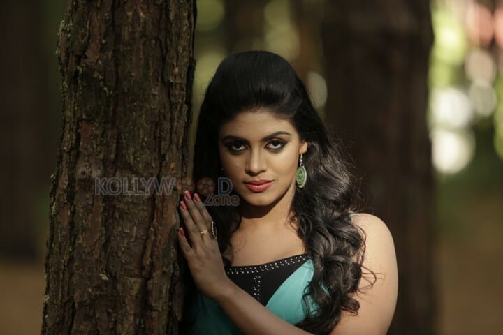 Thiraikku Varadha Kadhai Movie Heroine Iniya Pictures