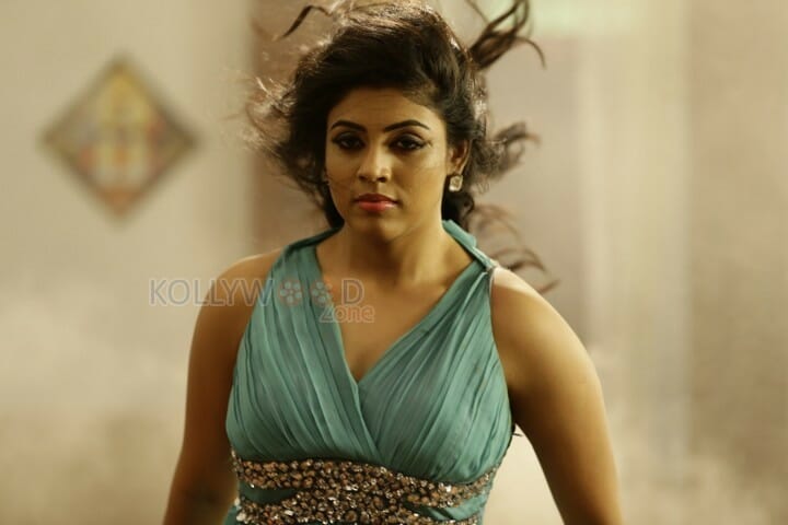 Thiraikku Varadha Kadhai Movie Heroine Iniya Pictures