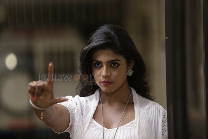 Thiraikku Varadha Kadhai Movie Heroine Iniya Pictures