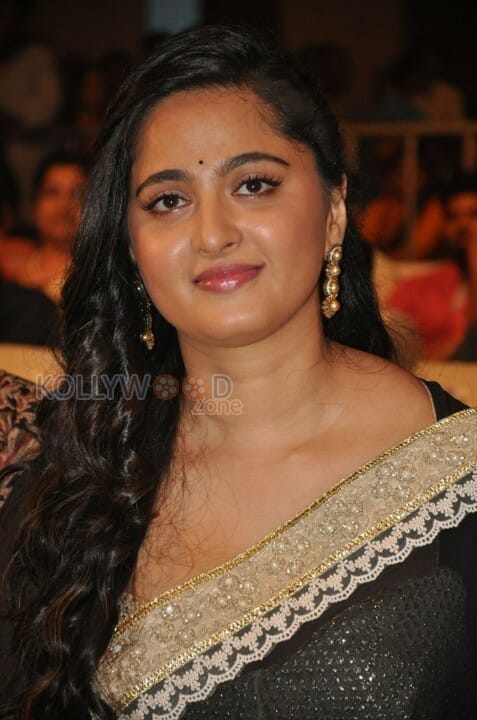 Tolly Actress Anushka Shetty Saree Stills