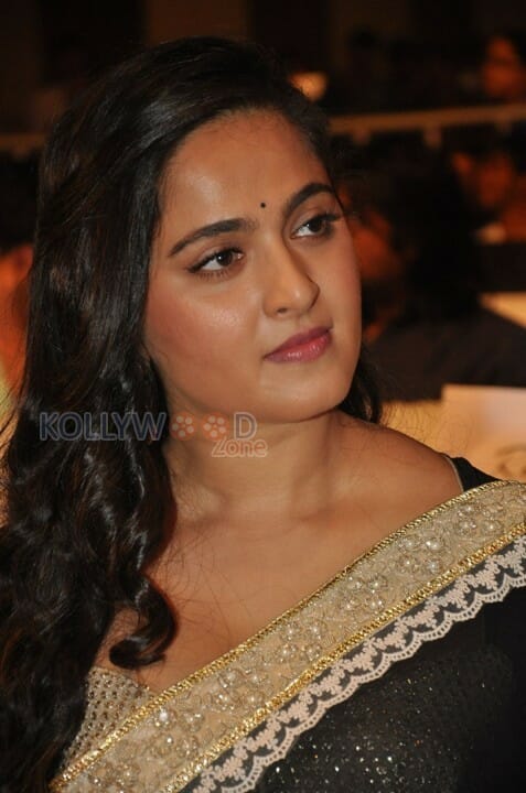 Tolly Actress Anushka Shetty Saree Stills