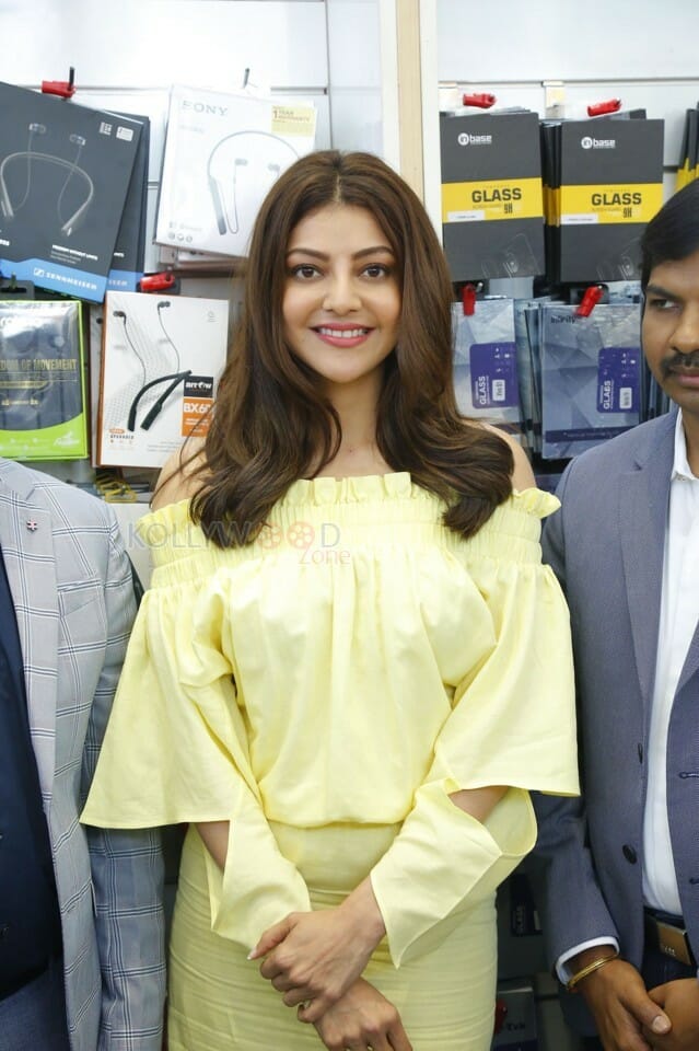 Tollywood Actress Kajal Agarwal At Grand Launch Of Happi Mobiles Th Store At Vizag Photos