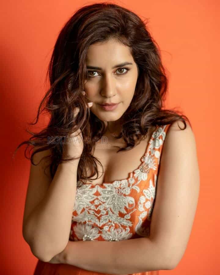 Tollywood Babe Raashii Khanna Photoshoot Pic 01