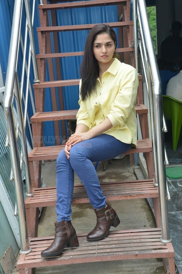 Tollywood Heroine Sunaina Interview Pictures