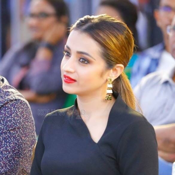 Trisha Krishnan Inks Her Signature For Her Next Project!