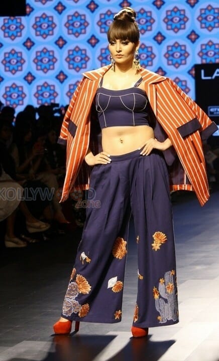 Urvashi Rautela At Lfw Summer Photos
