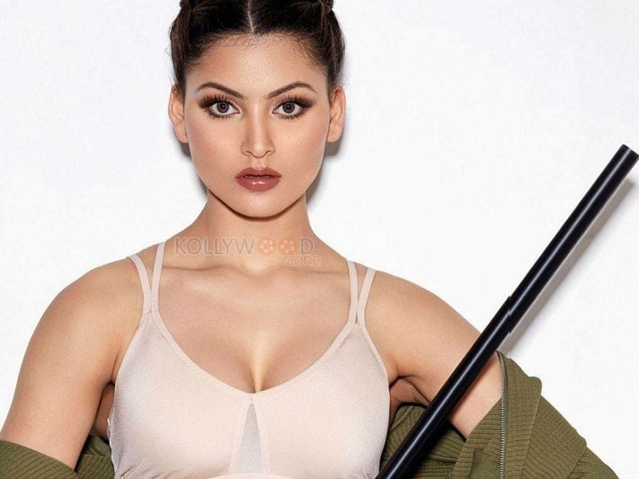 Urvashi Rautela Hot Unseen Photos