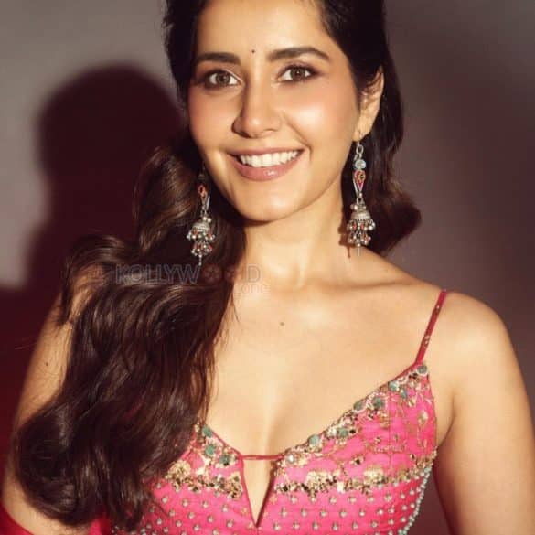 Raashi Khanna (Raashii Khanna)