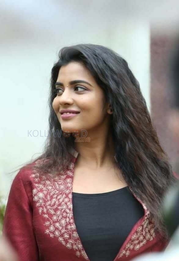 Vada Chennai Heroine Aishwarya Rajesh Photos