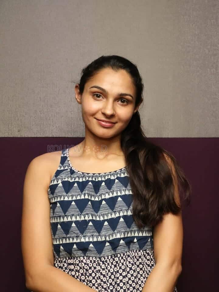 Vattam heroine Andrea Jeremiah 01