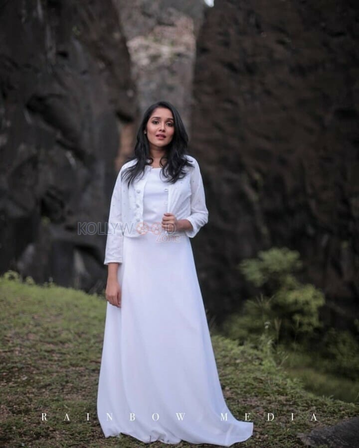 Young Actress Anikha Photoshoot Pictures