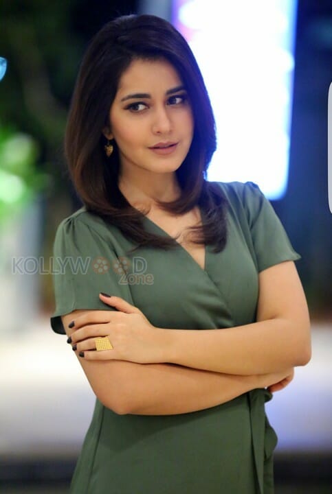 Young Beautiful Actress Raashi Khanna Pictures