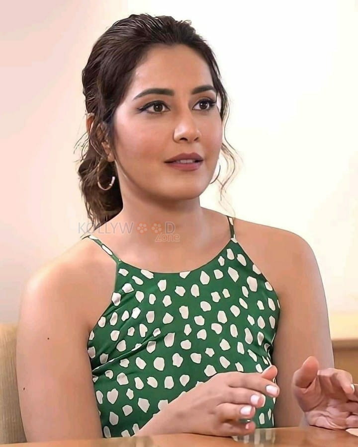 Young Handsome Raashi Khanna Interview Pictures 04