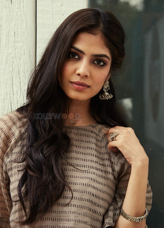 Yudhra Movie Actress Malavika Mohanan Photoshoot Pictures 04