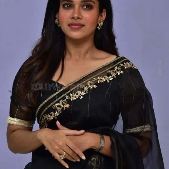 Actress Dushara Vijayan at Aneethi Trailer Launch Photos 03