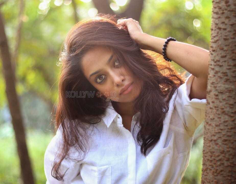 Actress Gauthami Nair Photoshoot Pictures