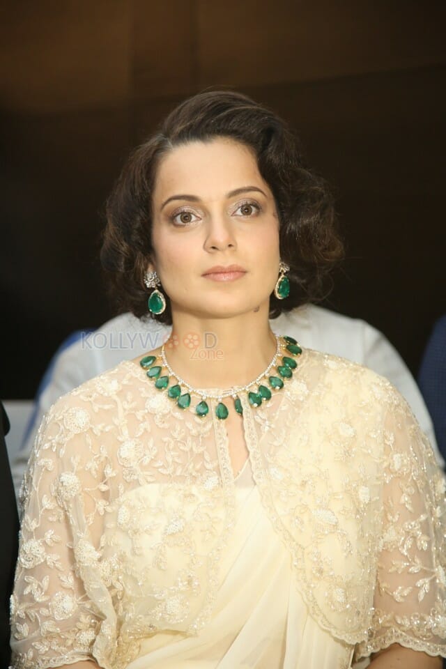 Actress Kangana Ranaut at Chandramukhi 2 Movie Press Meet Stills 17