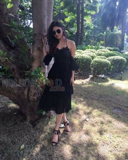 Actress Mouni Roy Pics