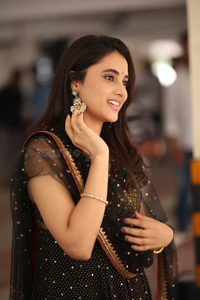 Actress Priyanka Arul Mohan at OG Interview Photos 08