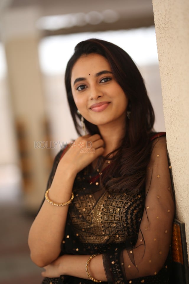Actress Priyanka Arul Mohan at OG Interview Photos 16