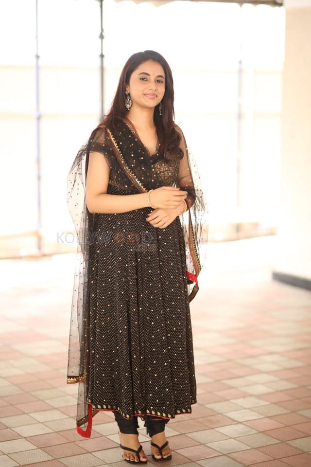 Actress Priyanka Arul Mohan at OG Interview Photos 19