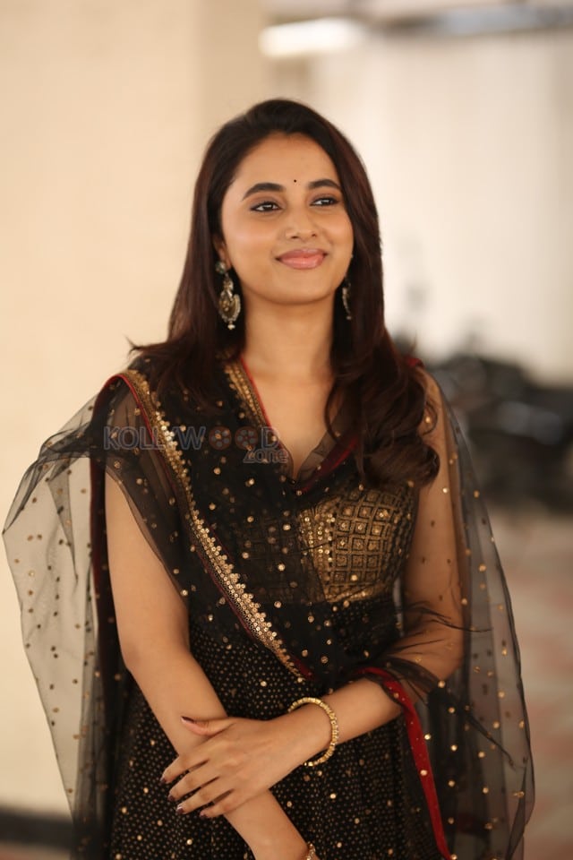Actress Priyanka Arul Mohan at OG Interview Photos 29