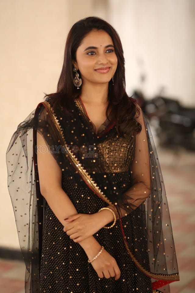 Actress Priyanka Arul Mohan at OG Interview Photos 30