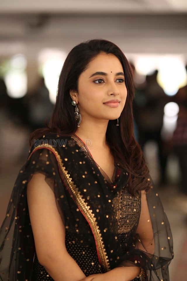 Actress Priyanka Arul Mohan at OG Interview Photos 34