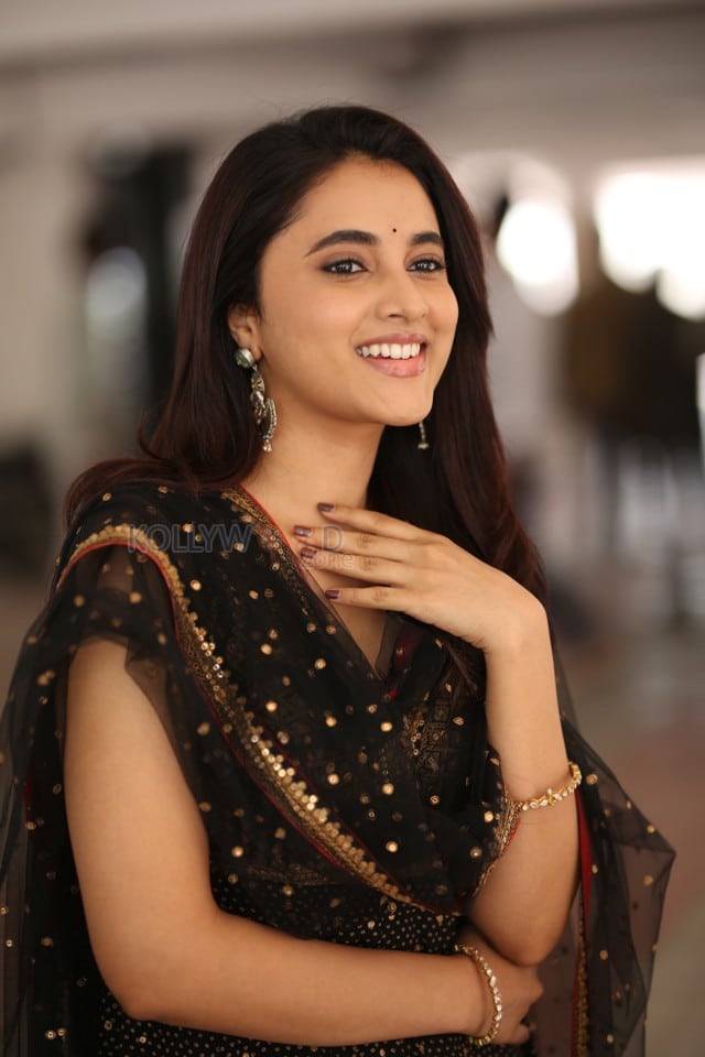 Actress Priyanka Arul Mohan at OG Interview Photos 36