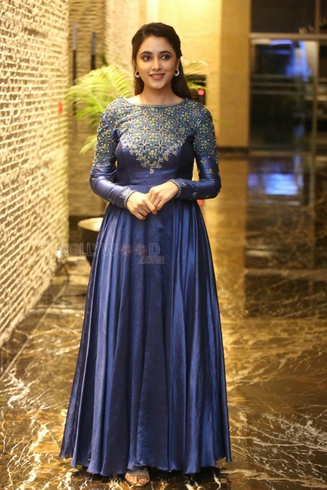 Actress Priyanka Arul Mohan at Varun Doctor Movie Pre Release Event Photos 16
