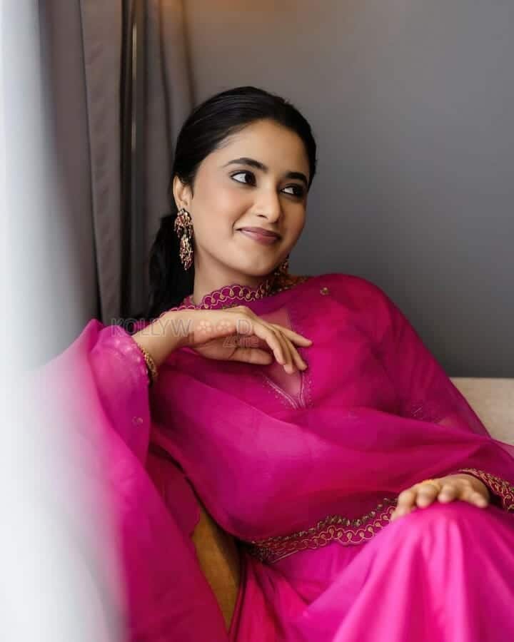 Actress Priyanka Mohan in a Pink Ethnic Dress Photos 02