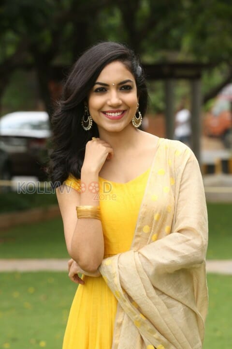 Actress Reetu Varma Photos