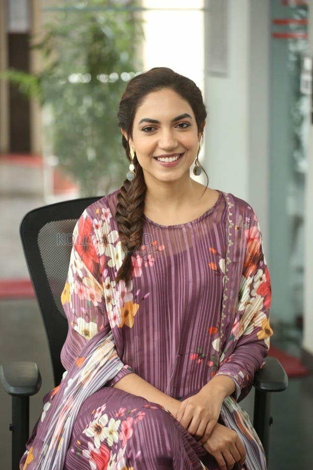 Actress Ritu Varma at Varudu Kaavalenu Movie Interview Pictures 12