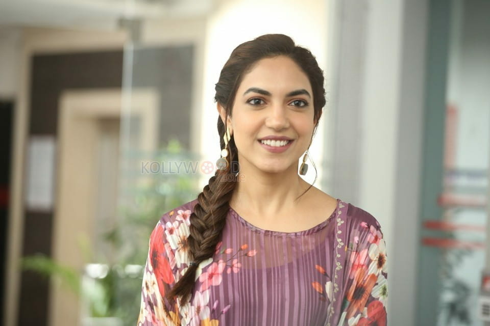 Actress Ritu Varma at Varudu Kaavalenu Movie Interview Pictures 17