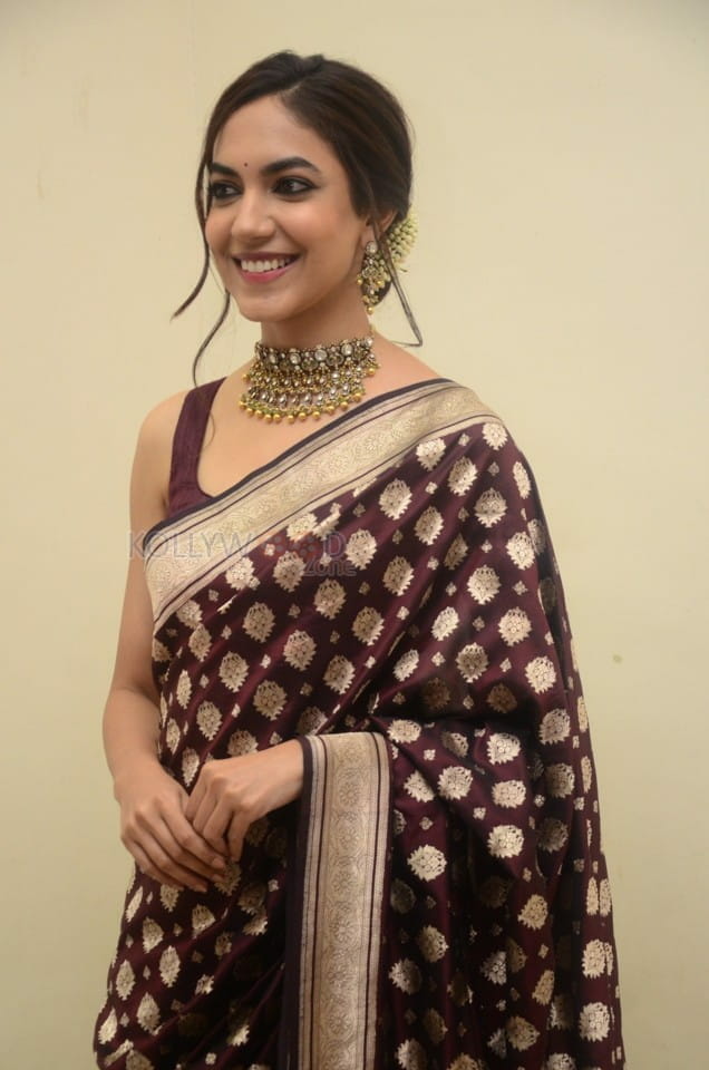 Actress Ritu Varma at Varudu Kaavalenu Movie Pre Release Event Pictures 12