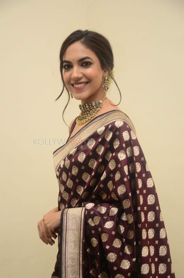 Actress Ritu Varma at Varudu Kaavalenu Movie Pre Release Event Pictures 13