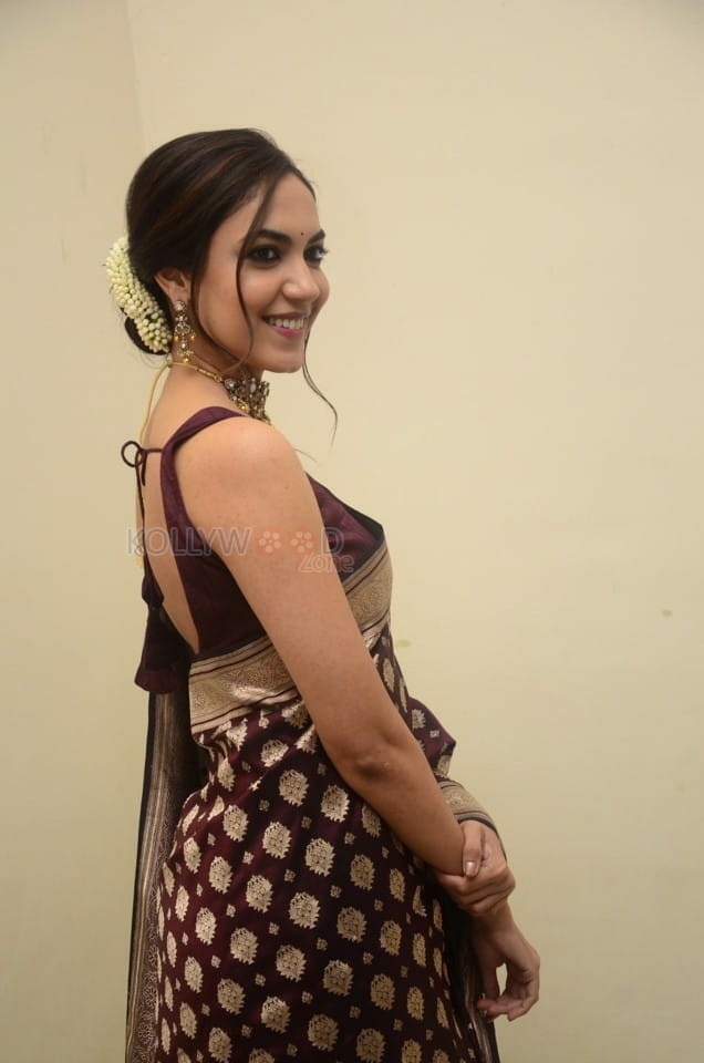 Actress Ritu Varma at Varudu Kaavalenu Movie Pre Release Event Pictures 16