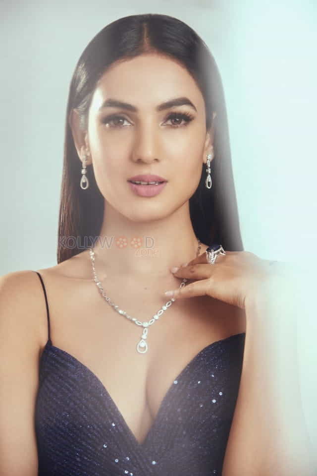 Actress Sonal Chauhan at Femina India Nykaa Beauty Awards Pictures