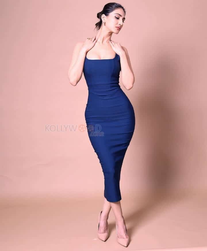 Actress Vaani Kapoor in a Blue Bodycon Dress Photos 02