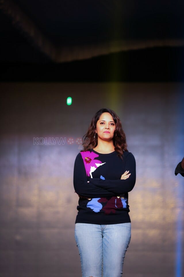 Anchor Anasuya Bharadwaj At Meeku Mathrame Cheptha Team Vijayawada Tour Photos