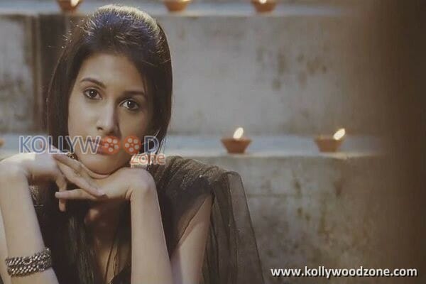 Anegan Heroine Amyra Dastur Photos